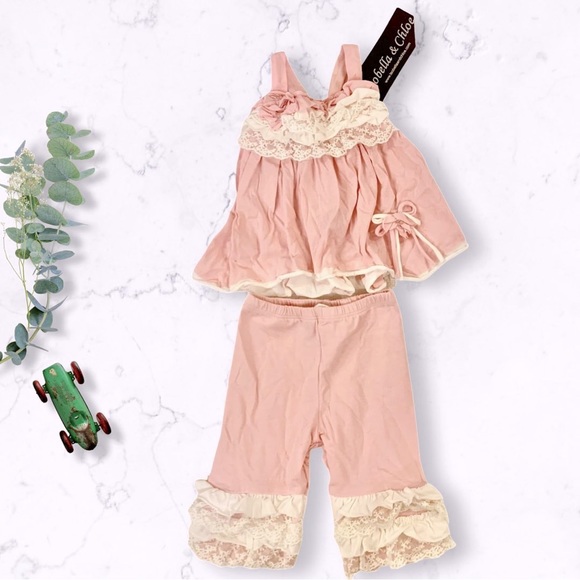 Isobella & Chloe | size 3mon - Picture 1 of 2